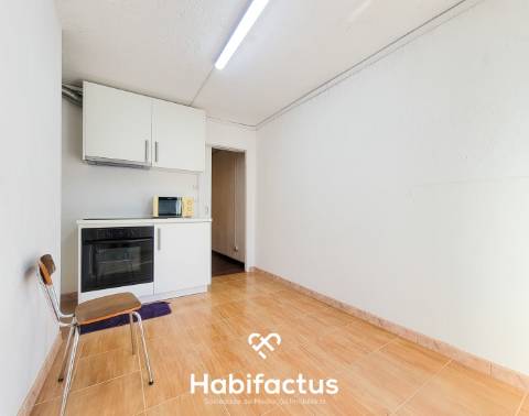 Imóvel com afetação de garagem transformado em apartamento T1 para venda - Centro da Vila Nelas