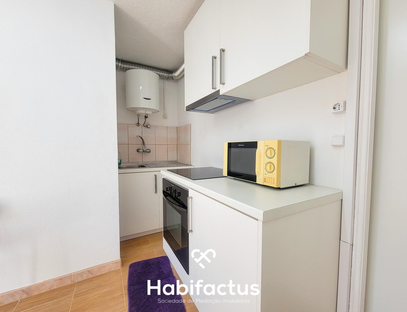 Imóvel com afetação de garagem transformado em apartamento T1 para venda - Centro da Vila Nelas