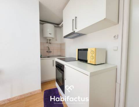 Imóvel com afetação de garagem transformado em apartamento T1 para venda - Centro da Vila Nelas