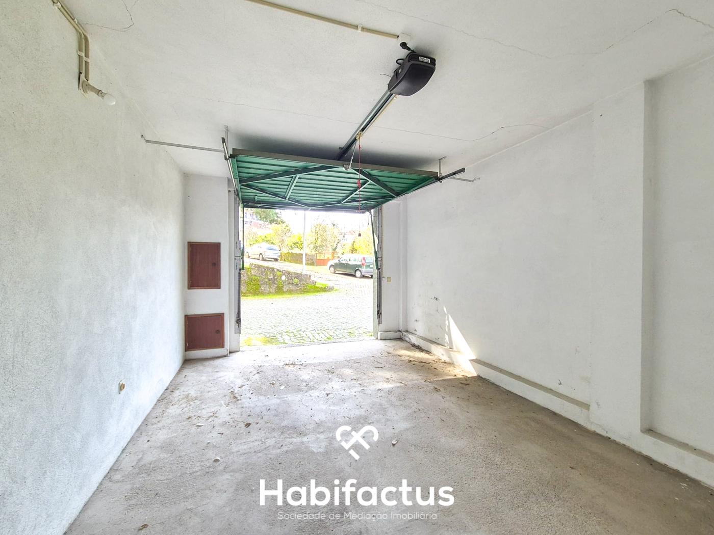 Garagem para arrendamento em Viseu.