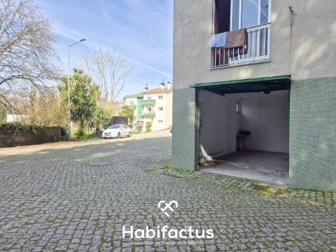 Garagem para arrendamento em Viseu.