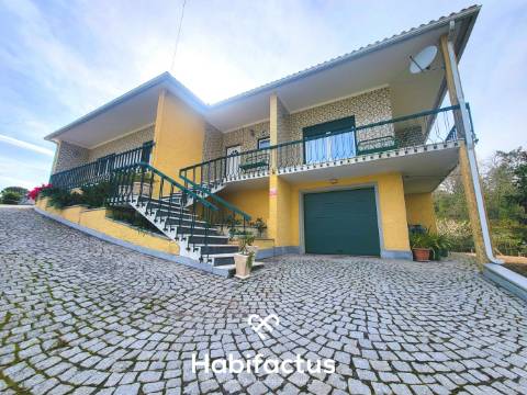 Moradia Isolada T3+2 inserida num Terreno Produtivo de 5.579 m2, á venda em Mangualde - Viseu