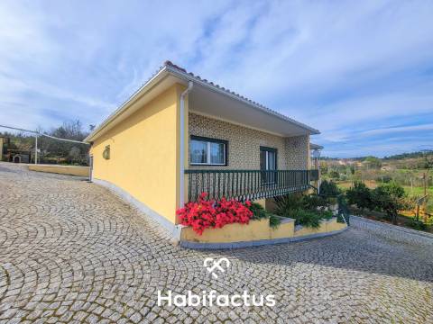 Moradia Isolada T3+2 inserida num Terreno Produtivo de 5.579 m2, á venda em Mangualde - Viseu