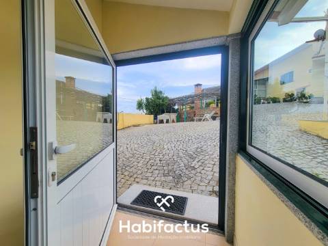 Moradia Isolada T3+2 inserida num Terreno Produtivo de 5.579 m2, á venda em Mangualde - Viseu