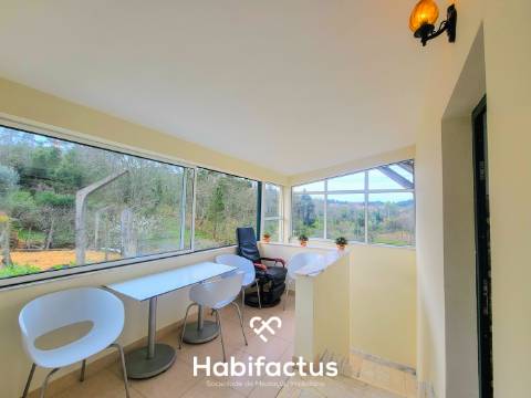 Moradia Isolada T3+2 inserida num Terreno Produtivo de 5.579 m2, á venda em Mangualde - Viseu