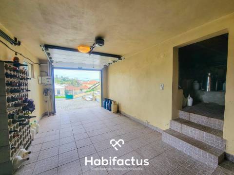 Moradia Isolada T3+2 inserida num Terreno Produtivo de 5.579 m2, á venda em Mangualde - Viseu