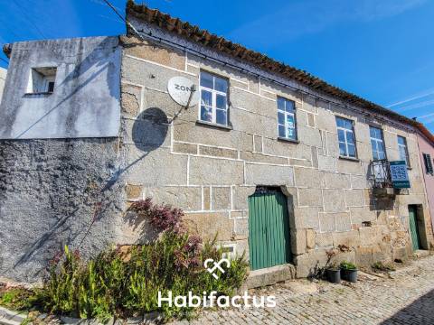 Moradia T3+2 para Remodelar  á venda– Uma Oportunidade Única em Póvoa de Luzianes, Senhorim, Nelas -