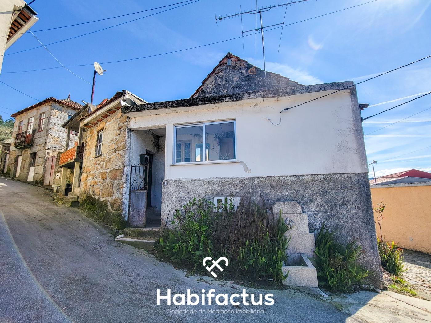 Moradia T3+2 para Remodelar  á venda– Uma Oportunidade Única em Póvoa de Luzianes, Senhorim, Nelas -