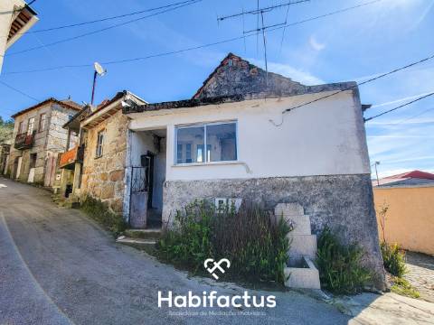 Moradia T3+2 para Remodelar  á venda– Uma Oportunidade Única em Póvoa de Luzianes, Senhorim, Nelas -