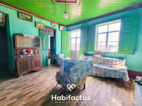 Moradia T3+2 para Remodelar  á venda– Uma Oportunidade Única em Póvoa de Luzianes, Senhorim, Nelas -