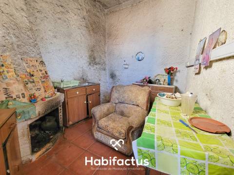 Moradia T3+2 para Remodelar  á venda– Uma Oportunidade Única em Póvoa de Luzianes, Senhorim, Nelas -