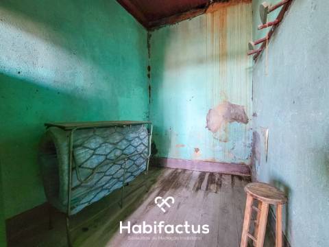 Moradia T3+2 para Remodelar  á venda– Uma Oportunidade Única em Póvoa de Luzianes, Senhorim, Nelas -