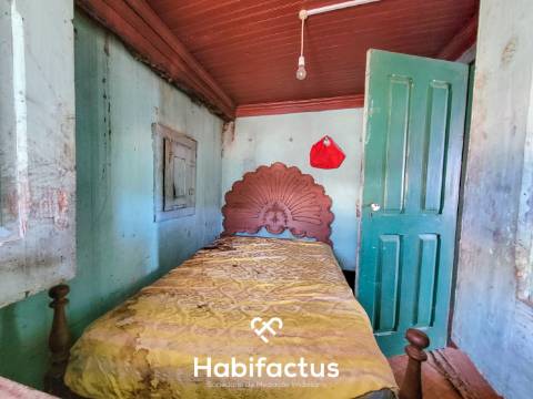 Moradia T3+2 para Remodelar  á venda– Uma Oportunidade Única em Póvoa de Luzianes, Senhorim, Nelas -