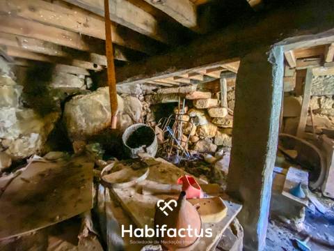 Moradia T3+2 para Remodelar  á venda– Uma Oportunidade Única em Póvoa de Luzianes, Senhorim, Nelas -