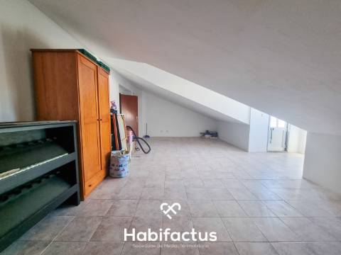 T3 Duplex Viseu com Sótão e Garagem – Último Piso