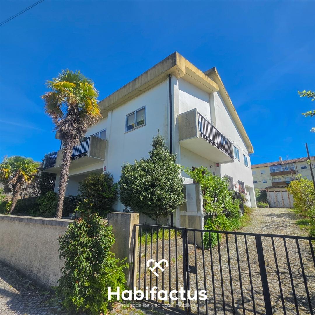 Moradia Isolada T6 junto ao centro de Viseu