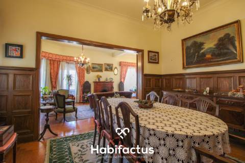 Moradia de Charme T4 no Coração Histórico de Viseu
