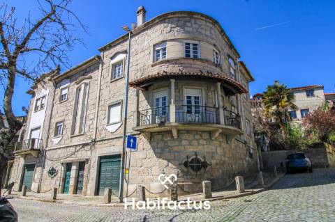 Moradia de Charme T4 no Coração Histórico de Viseu