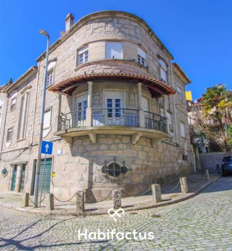 Moradia de Charme T4 no Coração Histórico de Viseu