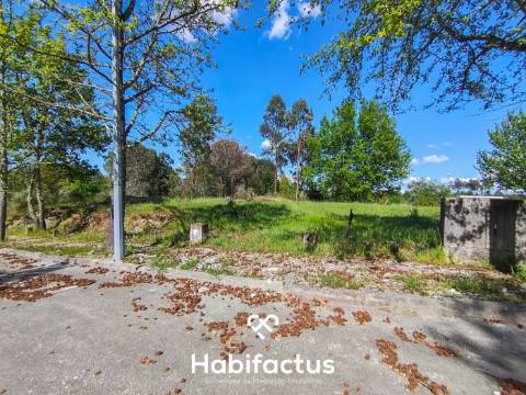 Lote para construção de moradia em banda em Rio de Loba