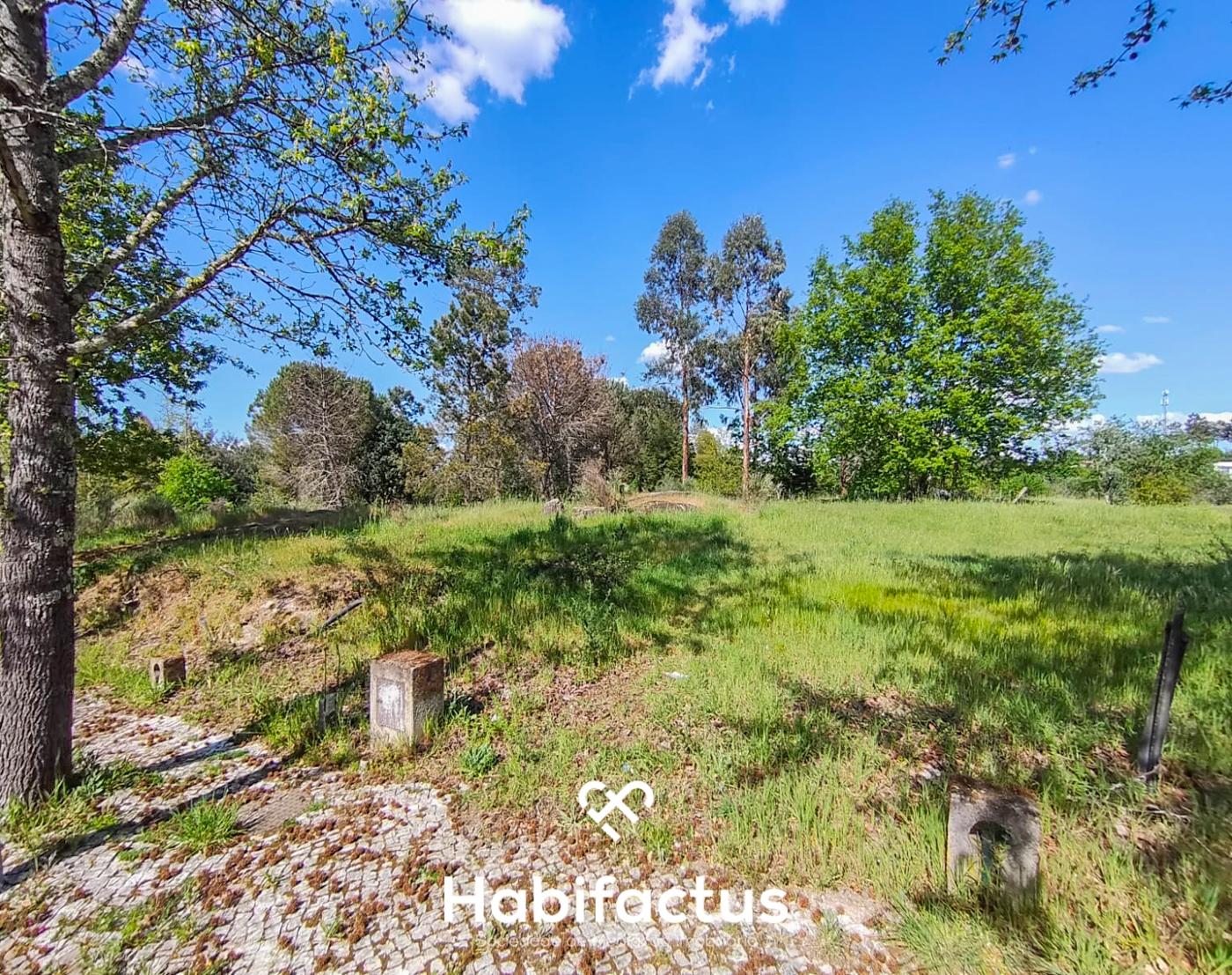 Lote para construção de moradia em banda em Rio de Loba