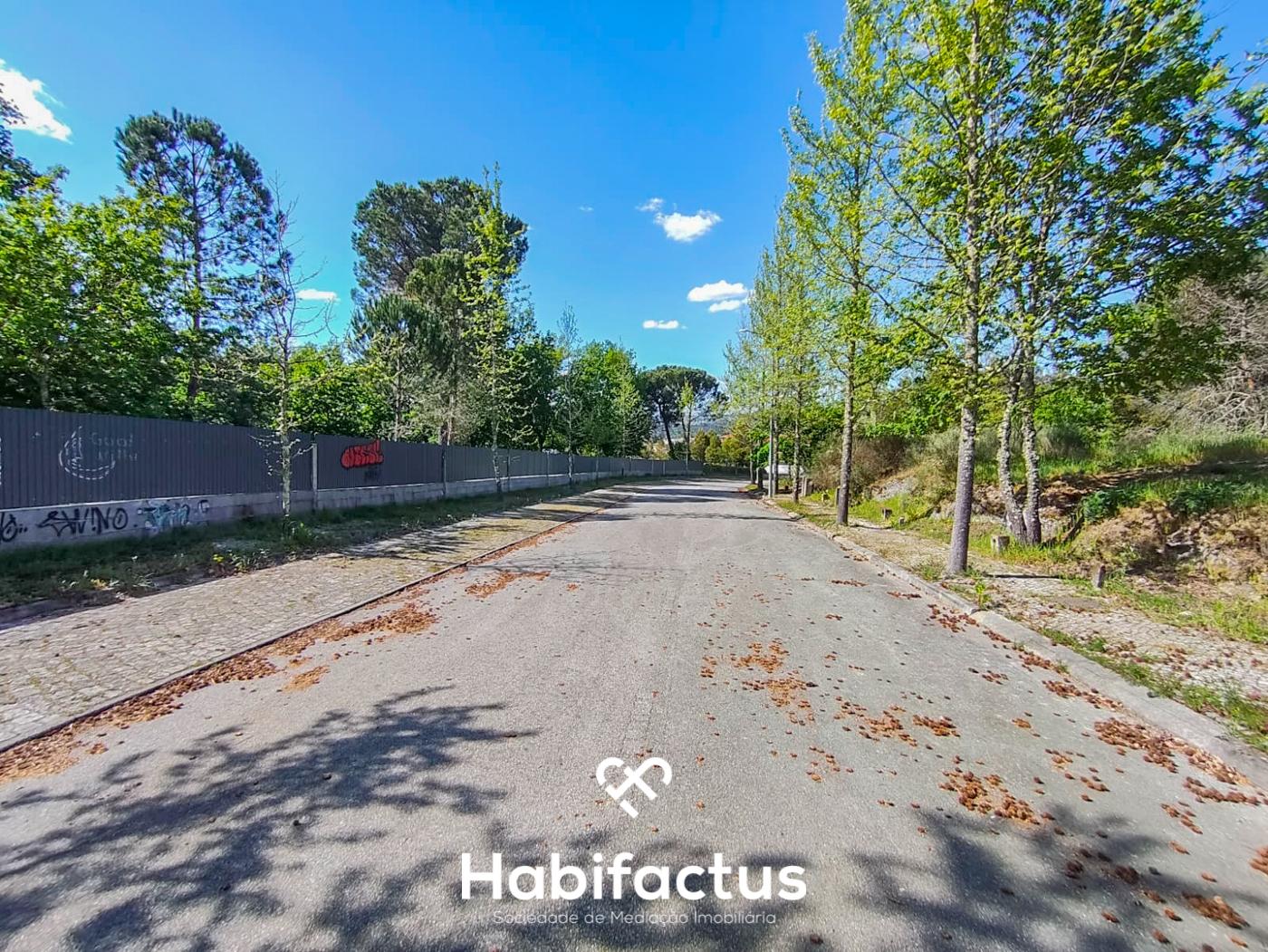 Lote para construção de moradia em banda em Rio de Loba