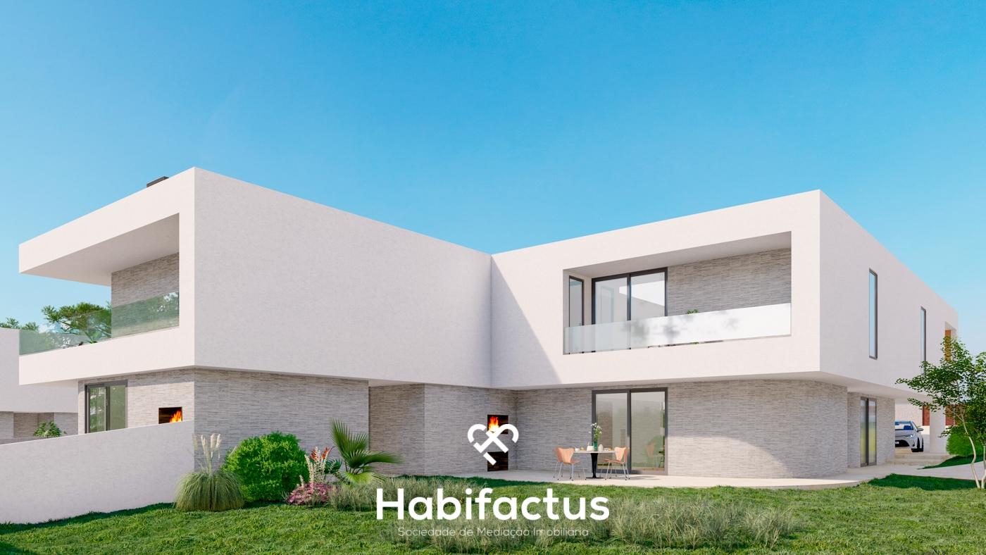 Moradia Bi-familiar T3+1 à venda em Orgens