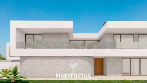 Moradia Bi-familiar T3+1 à venda em Orgens