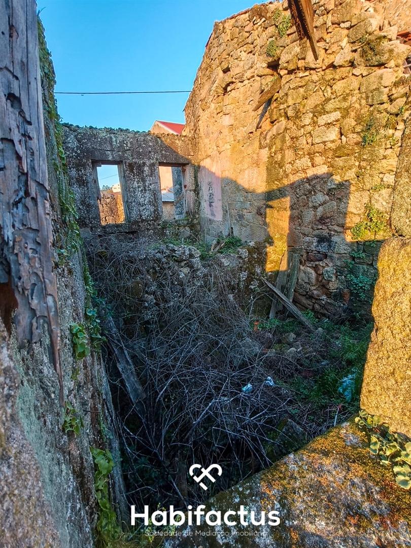 Moradia para Reconstrução Total à venda – Ortigueira -  Girabolhos  - Concelho de Seia - Guarda