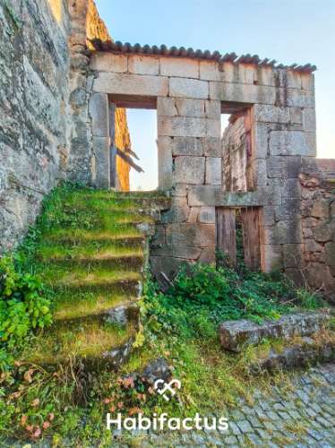 Moradia para Reconstrução Total à venda – Ortigueira -  Girabolhos  - Concelho de Seia - Guarda