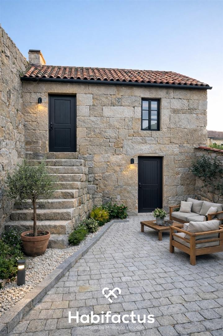 Moradia para Reconstrução Total à venda – Ortigueira -  Girabolhos  - Concelho de Seia - Guarda