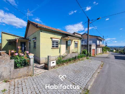 Moradia Isolada T5 c/Terreno e Terraço Panorâmico, á venda em Abrunhosa do Mato, Cunha Baixa- Mangua