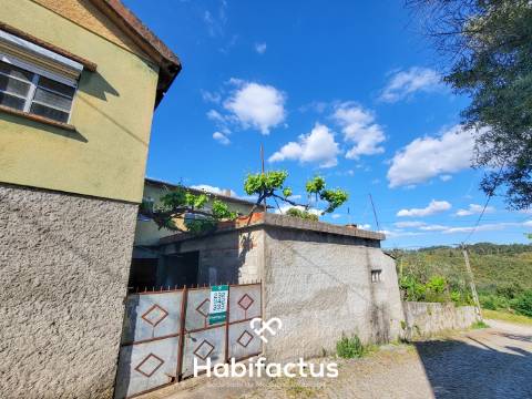 Moradia Isolada T5 c/Terreno e Terraço Panorâmico, á venda em Abrunhosa do Mato, Cunha Baixa- Mangua