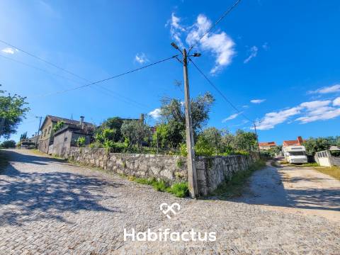 Moradia Isolada T5 c/Terreno e Terraço Panorâmico, á venda em Abrunhosa do Mato, Cunha Baixa- Mangua