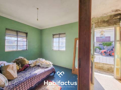 Moradia Isolada T5 c/Terreno e Terraço Panorâmico, á venda em Abrunhosa do Mato, Cunha Baixa- Mangua
