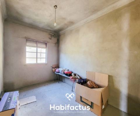 Moradia Isolada T5 c/Terreno e Terraço Panorâmico, á venda em Abrunhosa do Mato, Cunha Baixa- Mangua