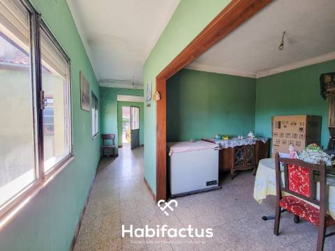 Moradia Isolada T5 c/Terreno e Terraço Panorâmico, á venda em Abrunhosa do Mato, Cunha Baixa- Mangua