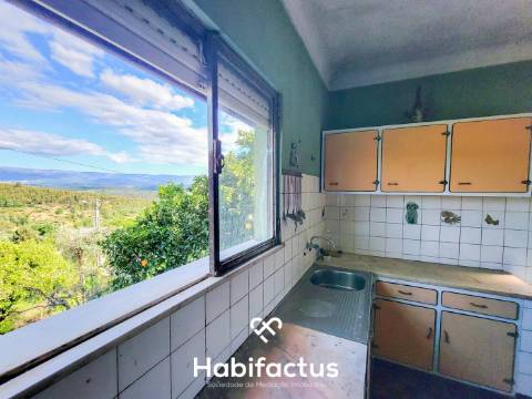 Moradia Isolada T5 c/Terreno e Terraço Panorâmico, á venda em Abrunhosa do Mato, Cunha Baixa- Mangua