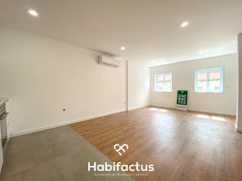 Apartamento T1+1  no Centro de Nelas
