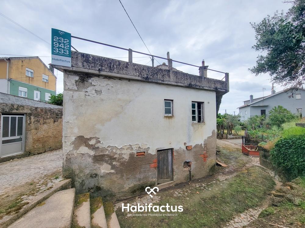 Moradia à venda T3 para reconstrução, freguesia e conselho Seia, Distrito da Guarda.