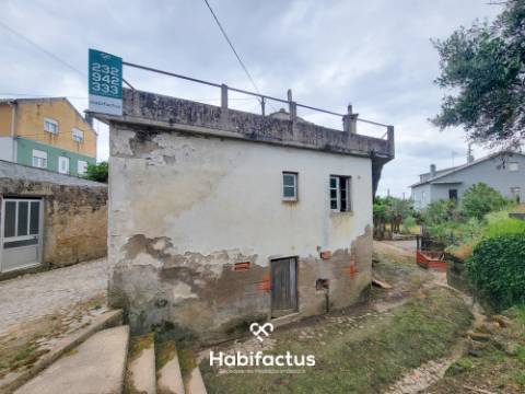 Moradia à venda T3 para reconstrução, freguesia e conselho Seia, Distrito da Guarda.