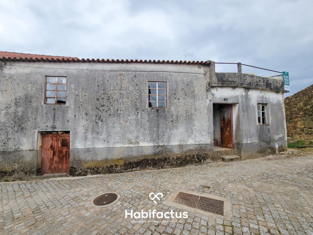 Moradia à venda T3 para reconstrução, freguesia e conselho Seia, Distrito da Guarda.