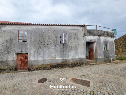 Moradia à venda T3 para reconstrução, freguesia e conselho Seia, Distrito da Guarda.