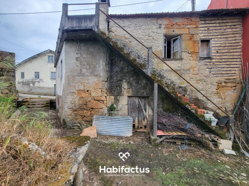 Moradia à venda T3 para reconstrução, freguesia e conselho Seia, Distrito da Guarda.