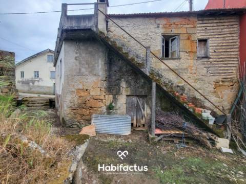 Moradia à venda T3 para reconstrução, freguesia e conselho Seia, Distrito da Guarda.