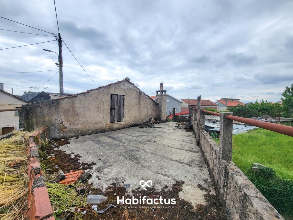 Moradia à venda T3 para reconstrução, freguesia e conselho Seia, Distrito da Guarda.