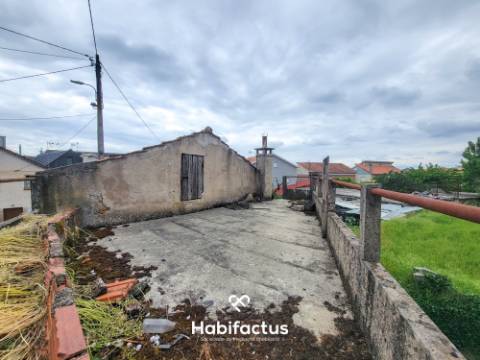 Moradia à venda T3 para reconstrução, freguesia e conselho Seia, Distrito da Guarda.
