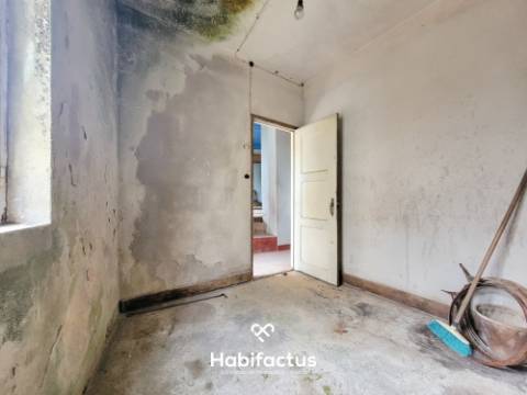 Moradia à venda T3 para reconstrução, freguesia e conselho Seia, Distrito da Guarda.