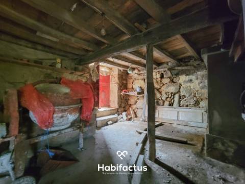 Moradia à venda T3 para reconstrução, freguesia e conselho Seia, Distrito da Guarda.
