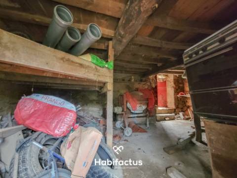 Moradia à venda T3 para reconstrução, freguesia e conselho Seia, Distrito da Guarda.